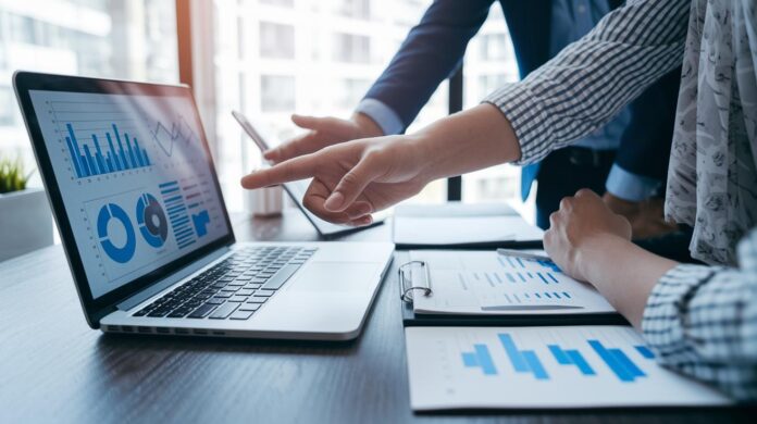 Quantitative-Analysis-Vs-Qualitative-Analysis-Clear-Insights